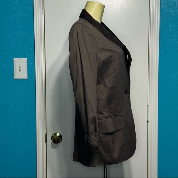 Alythea Brown Blazer with Relaxed Fit and Notched Lapel Gathered Cuffs Large NWT - Picture 7 of 14